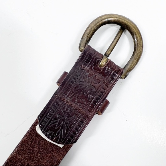 Leather Belt | Dark brown tooled leather with antiqued brass hardware - Picture 6 of 6